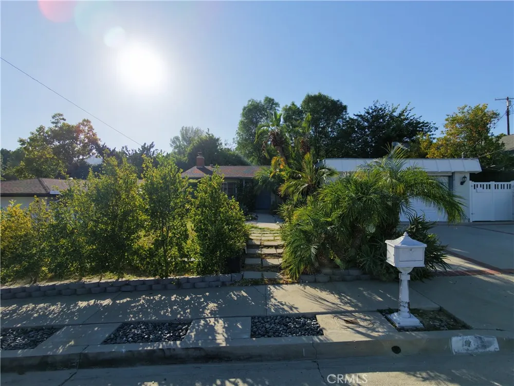 7049 Semrad Road West Hills, CA 91307