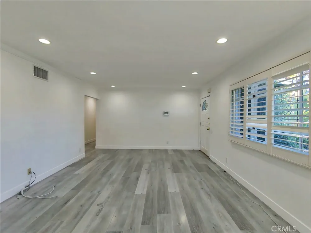 7049 Semrad Road West Hills, CA 91307