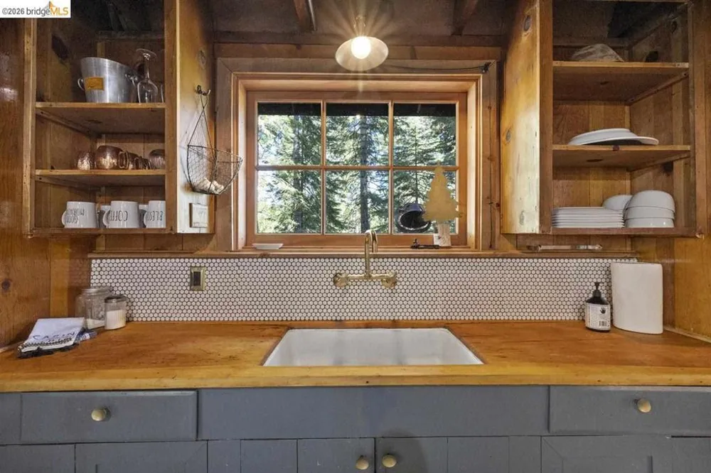 73 Pinecrest Pinecrest, CA 95364