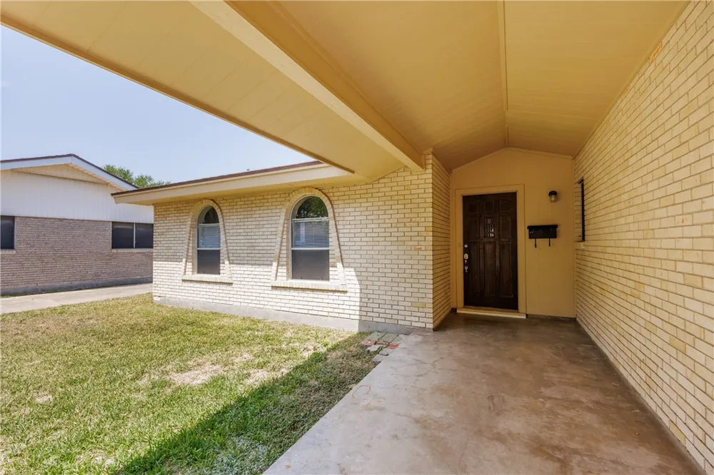 207 Blanco Drive Portland, TX 78374