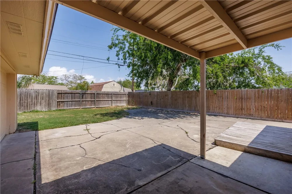 207 Blanco Drive Portland, TX 78374