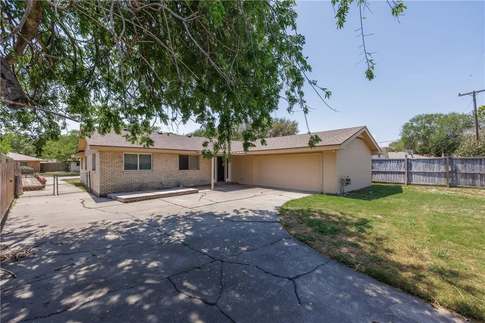 207 Blanco Drive Portland, TX 78374