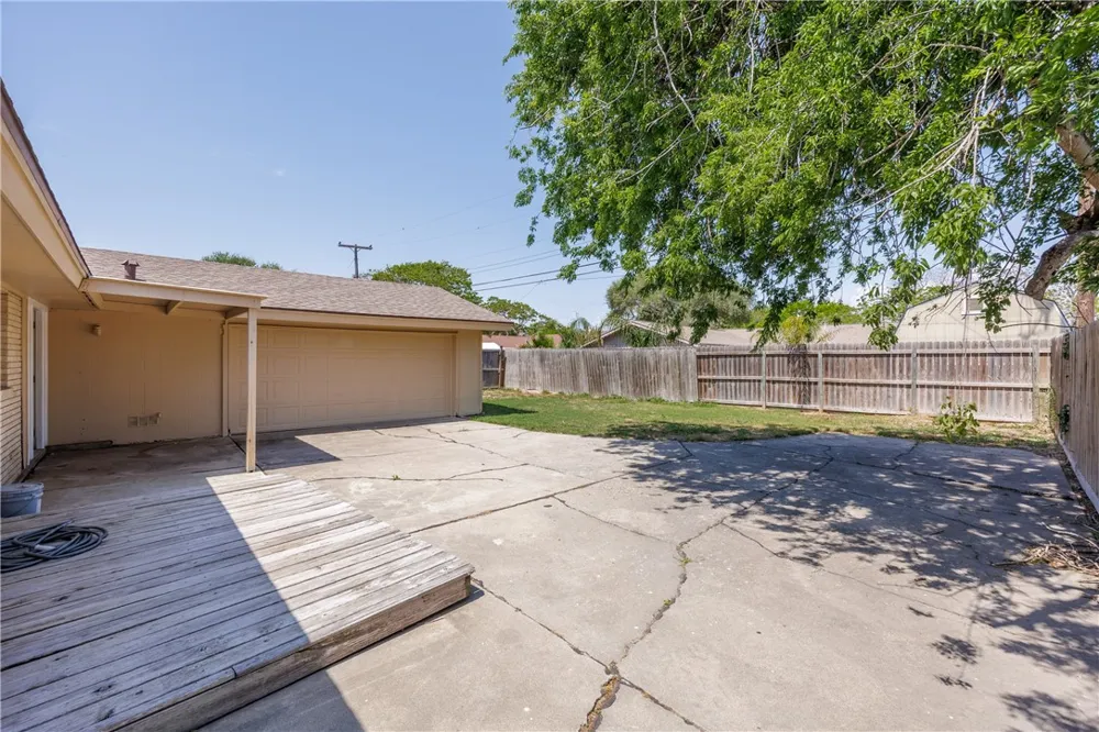 207 Blanco Drive Portland, TX 78374