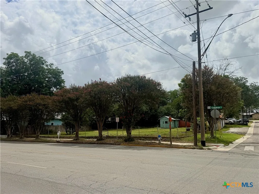 612 E Common Street New Braunfels, TX 78130