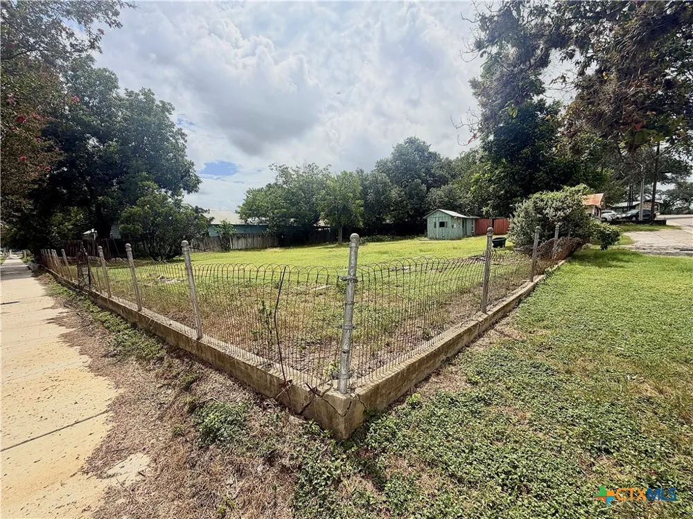 612 E Common Street New Braunfels, TX 78130