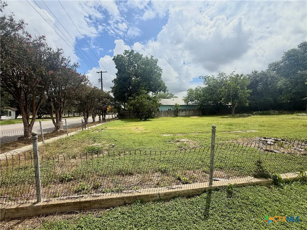612 E Common Street New Braunfels, TX 78130