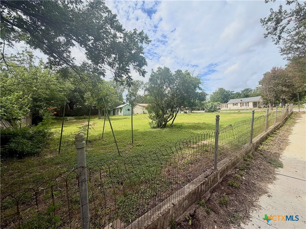 612 E Common Street New Braunfels, TX 78130