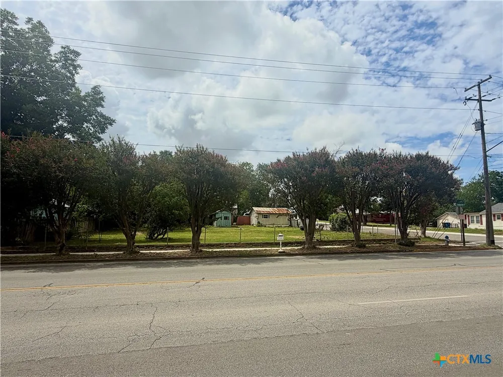 612 E Common Street New Braunfels, TX 78130
