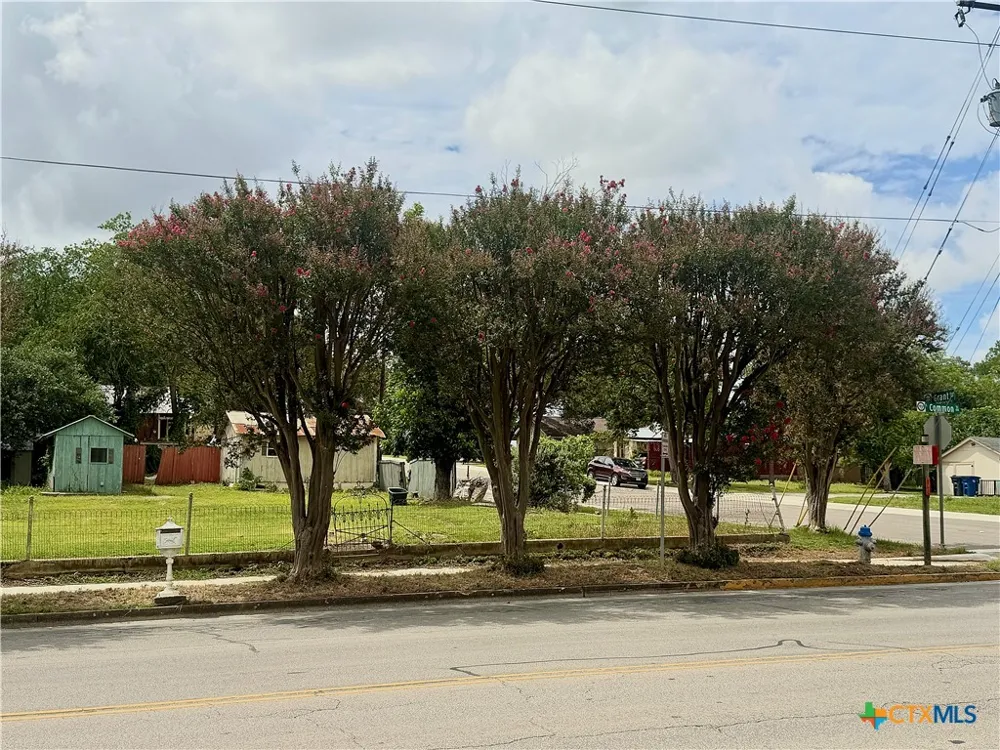 612 E Common Street New Braunfels, TX 78130