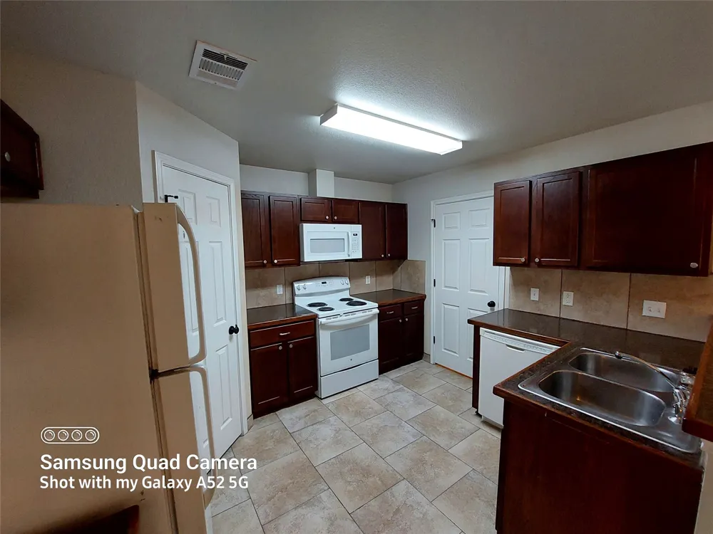 2505 S Oak Lane #B Georgetown, TX 78628
