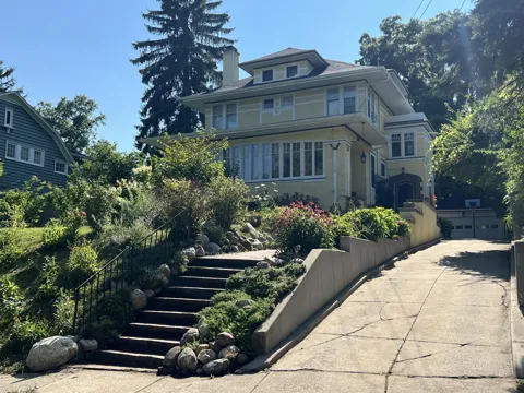 119 Prairie Avenue