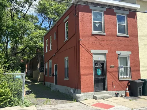 550 York St