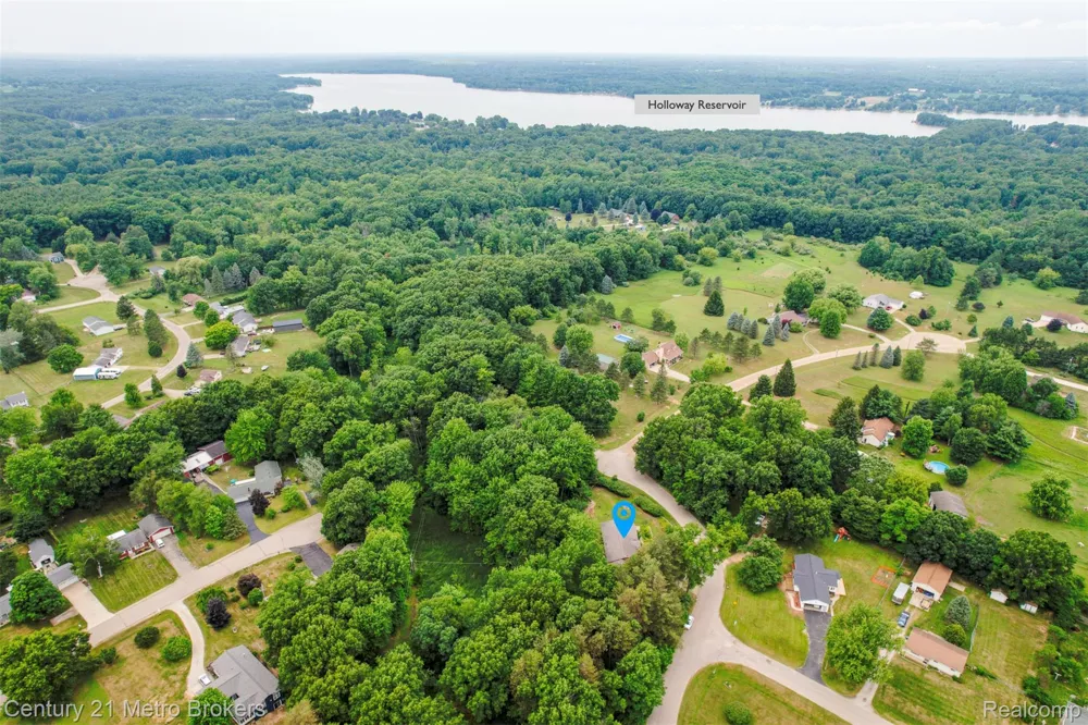 5262 Conifer Drive Oregon Township, MI 48421