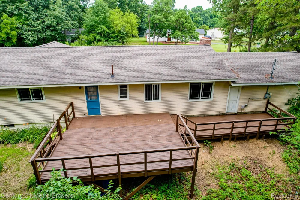 5262 Conifer Drive Oregon Township, MI 48421