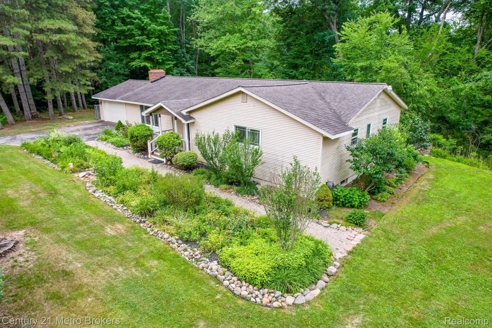 5262 Conifer Drive Oregon Township, MI 48421