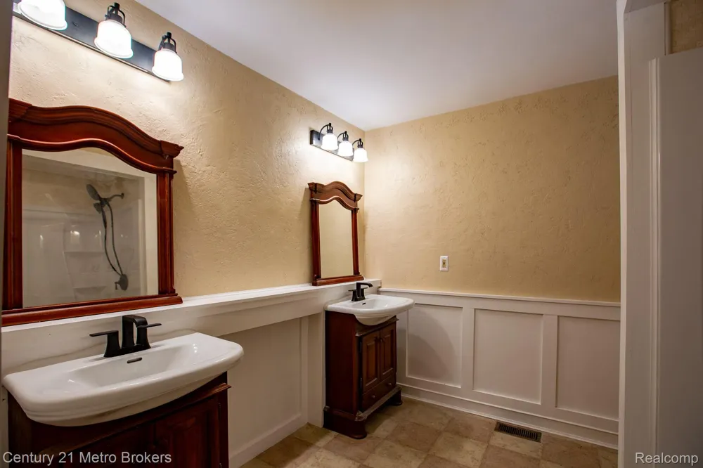 5262 Conifer Drive Oregon Township, MI 48421