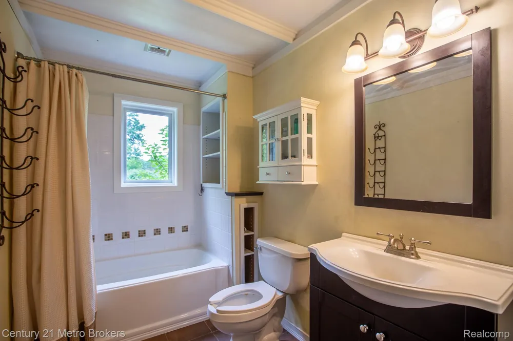 5262 Conifer Drive Oregon Township, MI 48421