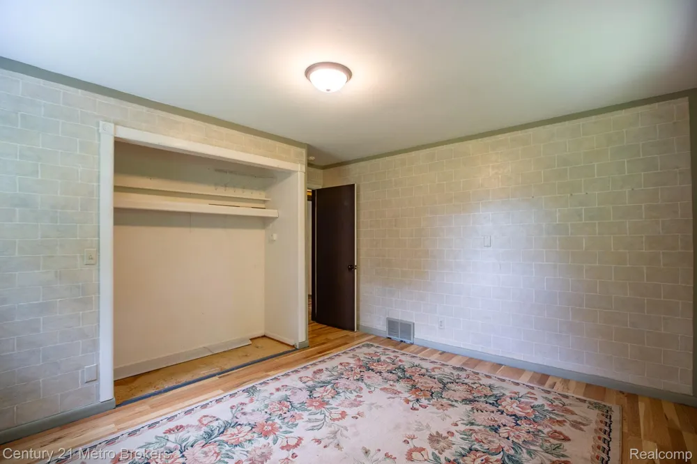 5262 Conifer Drive Oregon Township, MI 48421