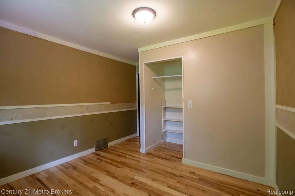 5262 Conifer Drive Oregon Township, MI 48421