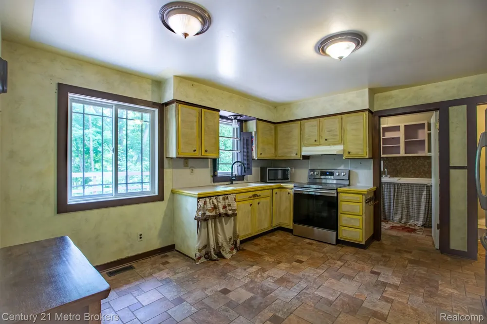 5262 Conifer Drive Oregon Township, MI 48421
