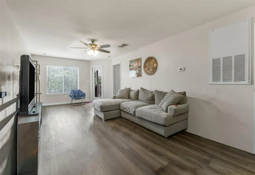 527 Southwest Parkway #303 College Station, TX 77840
