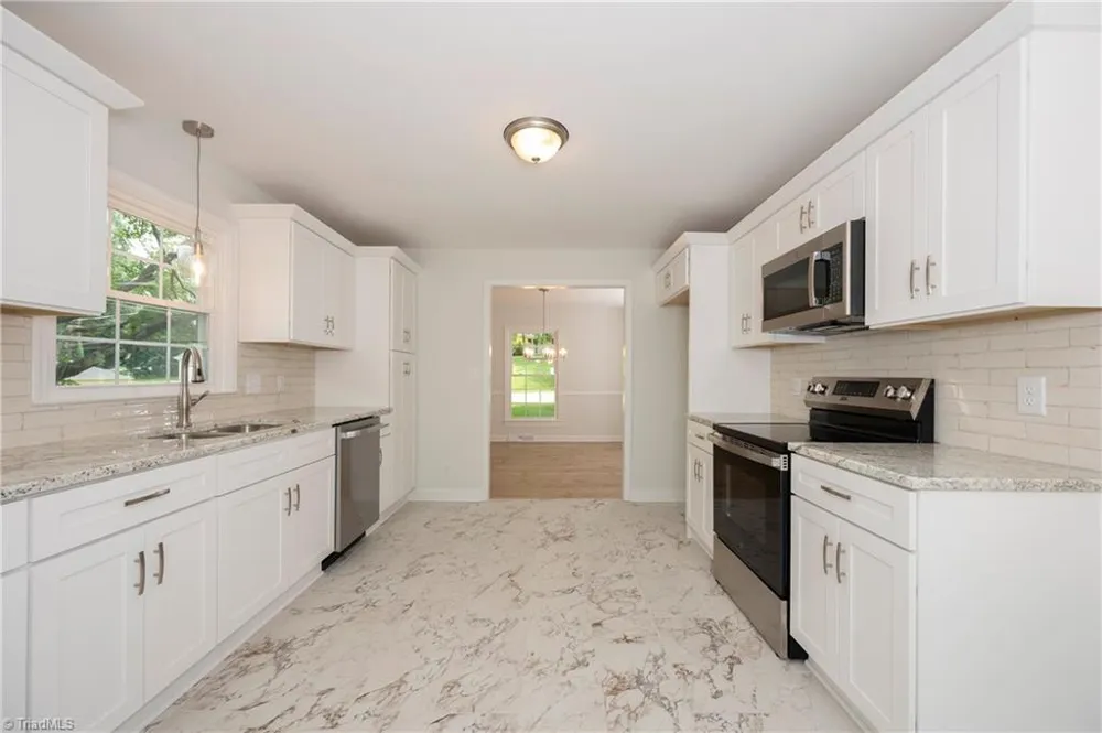 4385 Mashie Drive Pfafftown, NC 27040