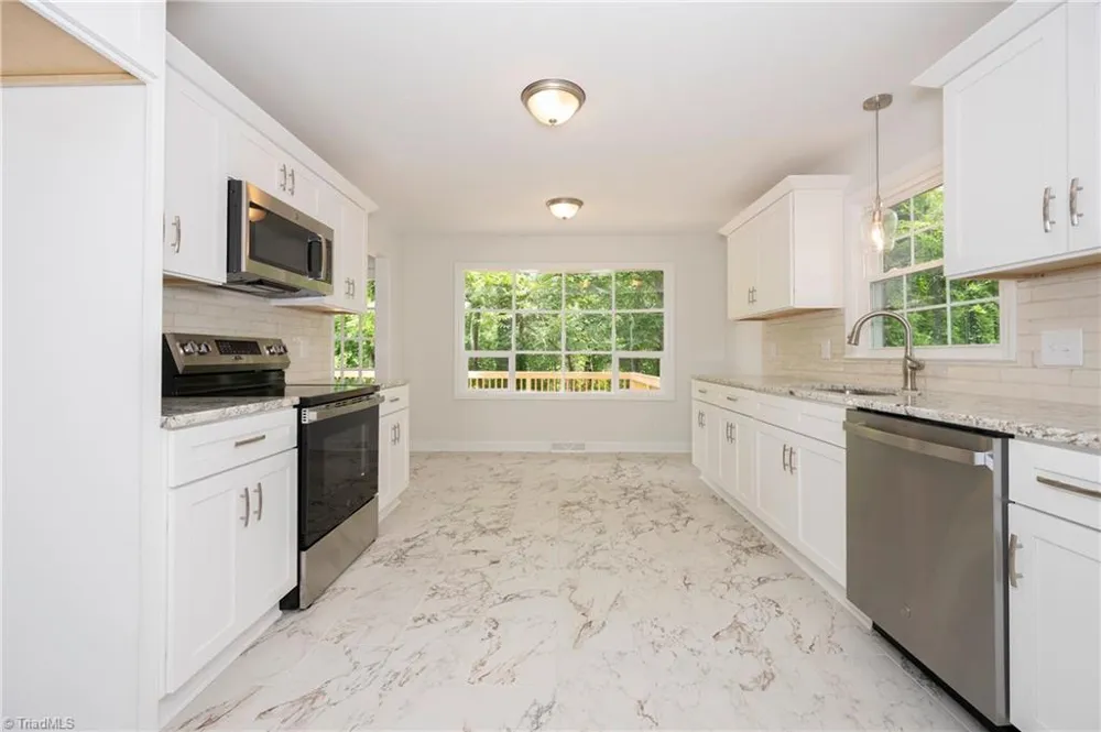 4385 Mashie Drive Pfafftown, NC 27040
