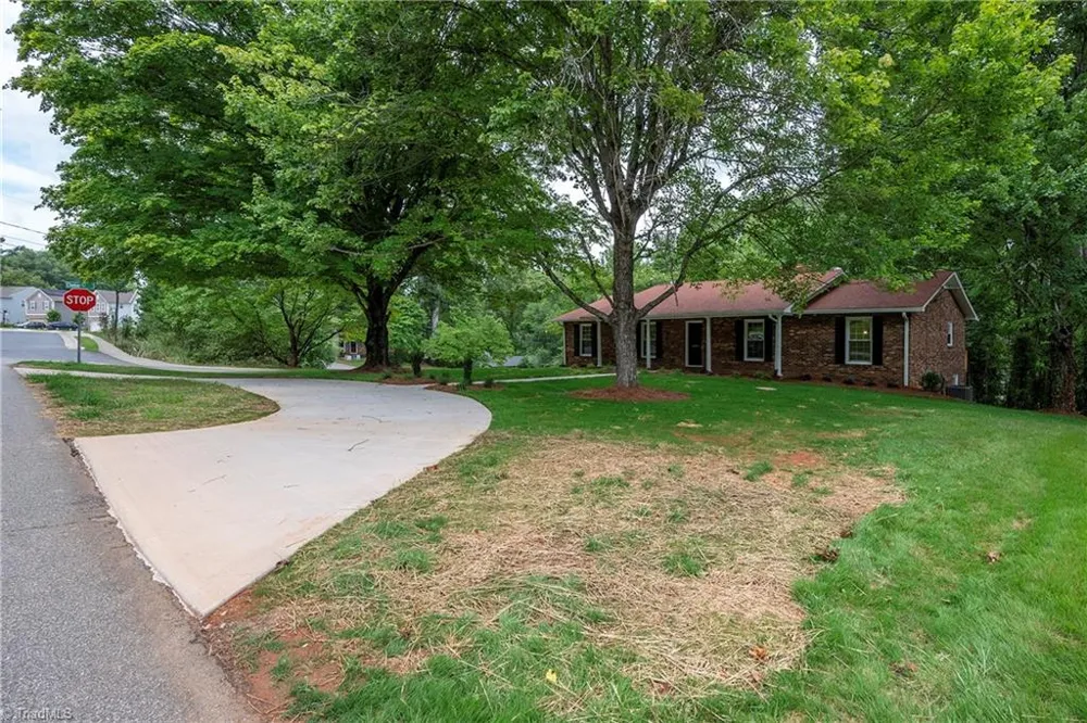 4385 Mashie Drive Pfafftown, NC 27040