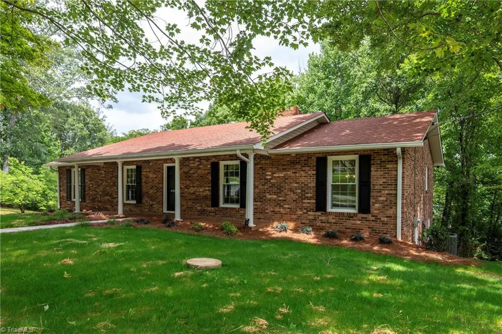 4385 Mashie Drive Pfafftown, NC 27040