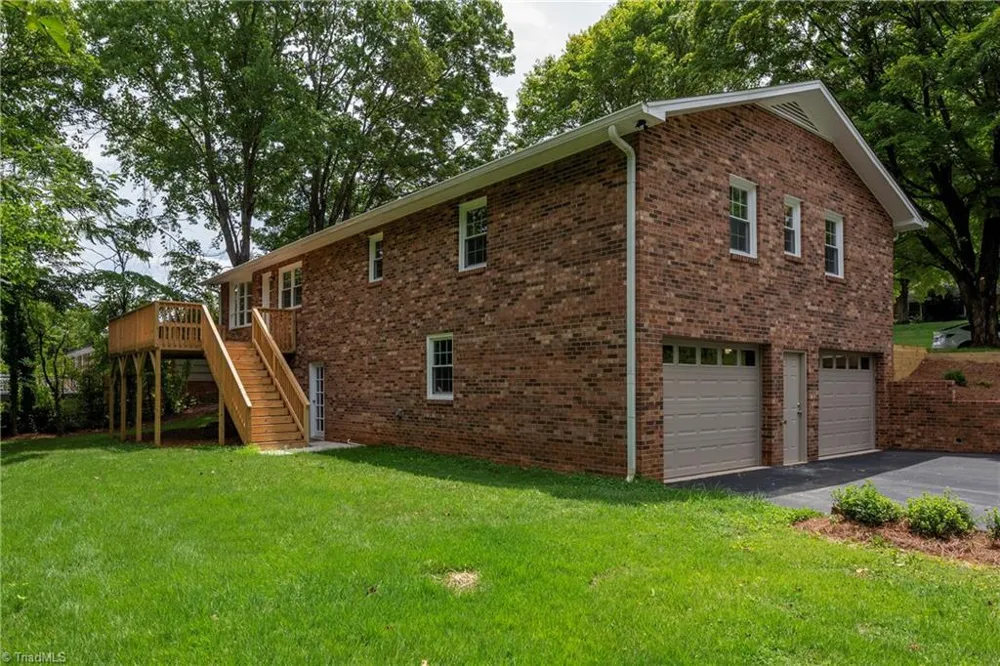 4385 Mashie Drive Pfafftown, NC 27040