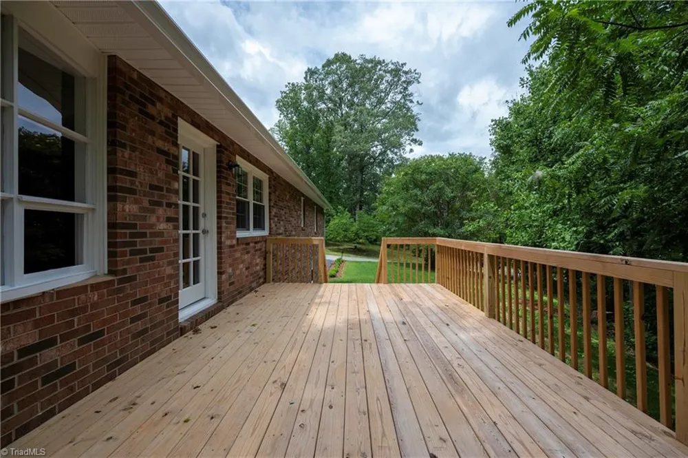 4385 Mashie Drive Pfafftown, NC 27040