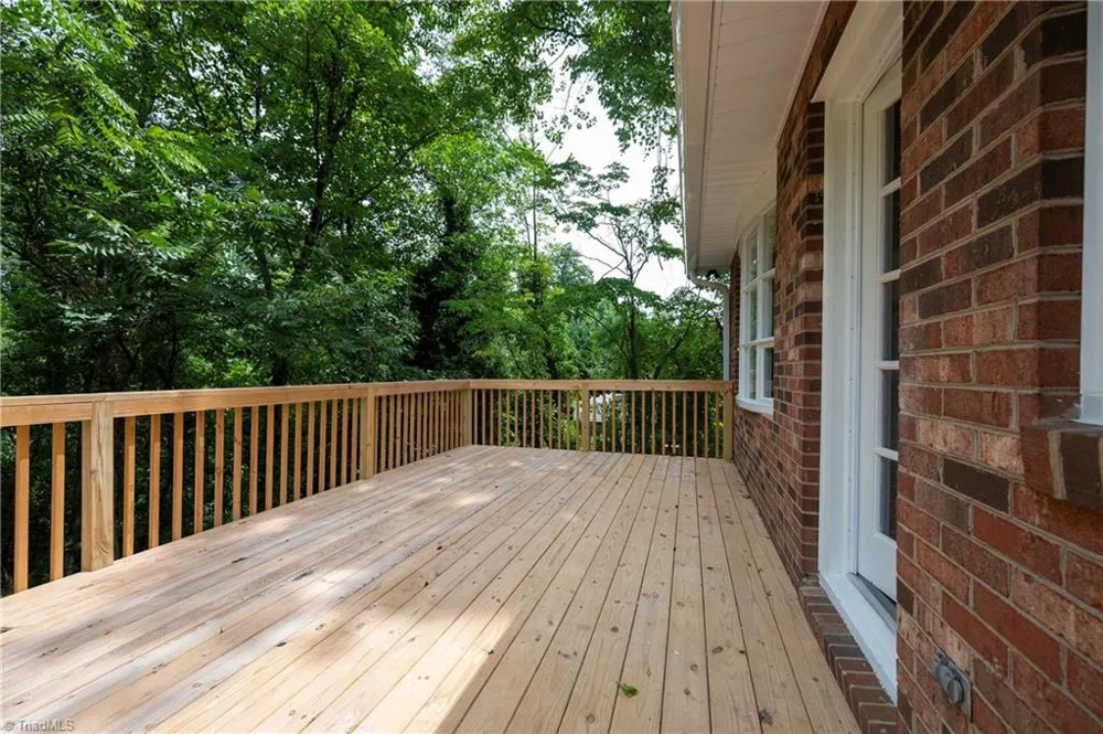 4385 Mashie Drive Pfafftown, NC 27040