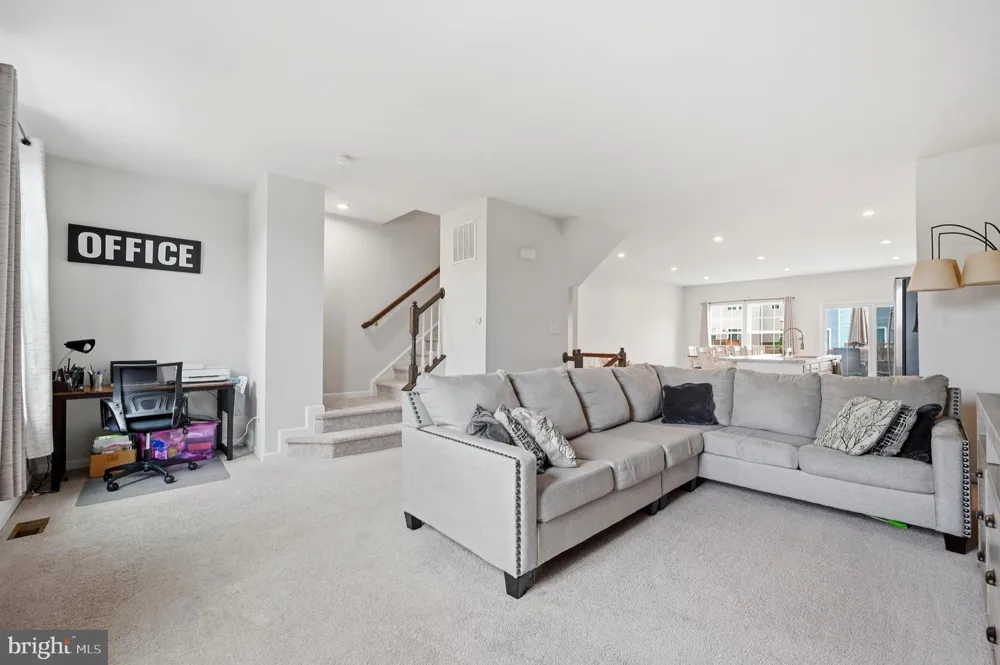 104 NATHAN DRIVE Cinnaminson, NJ 08077