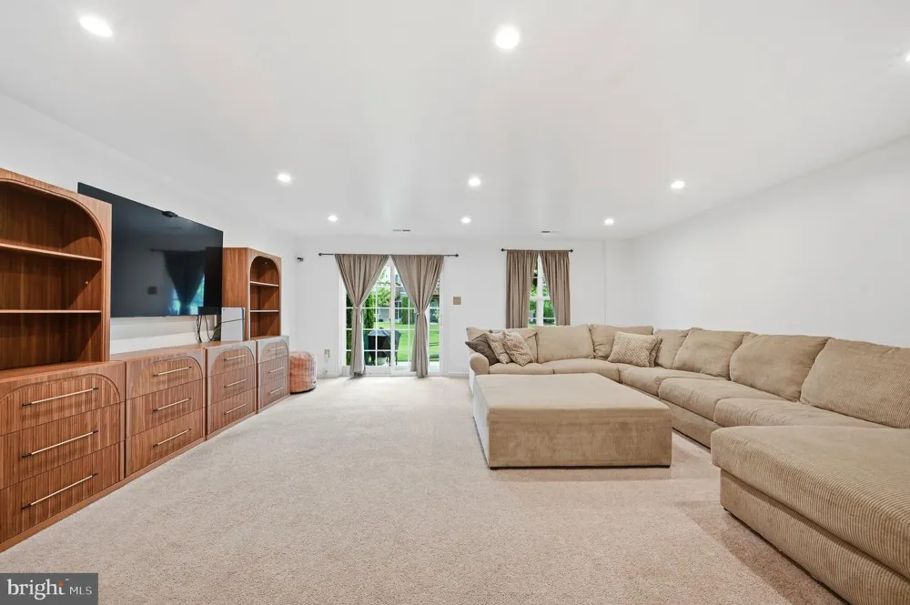 104 NATHAN DRIVE Cinnaminson, NJ 08077