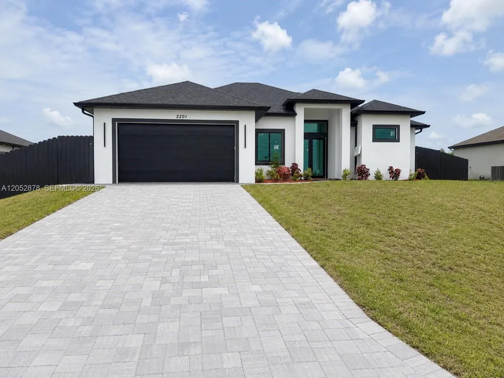 2201 NE Juanita Pl Cape Coral, FL 33909