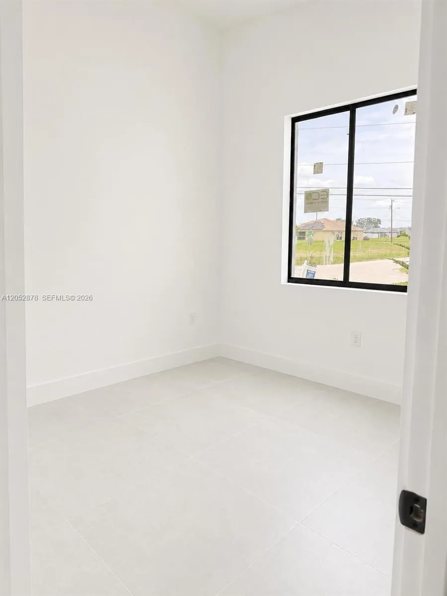 2201 NE Juanita Pl Cape Coral, FL 33909