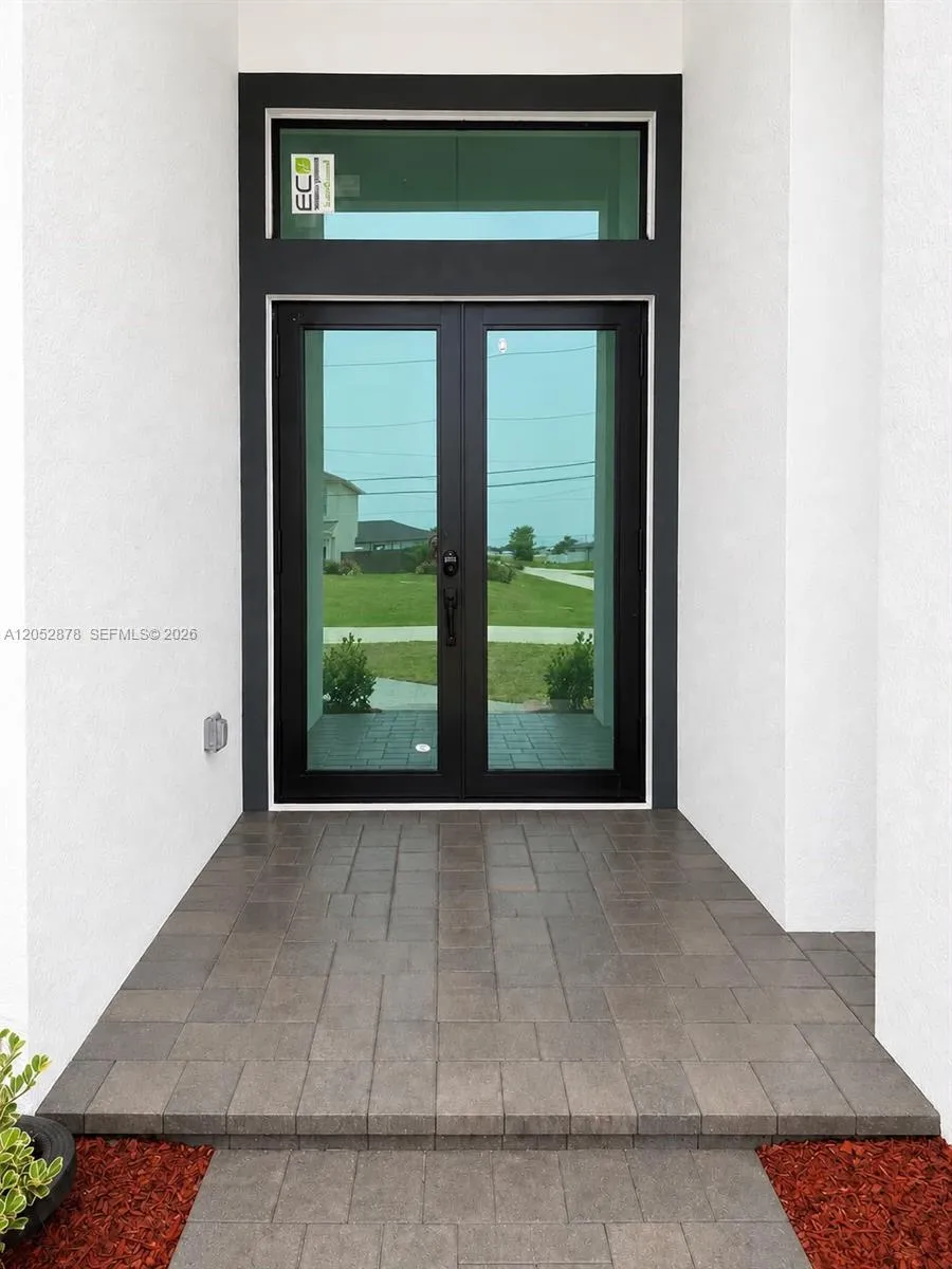 2201 NE Juanita Pl Cape Coral, FL 33909