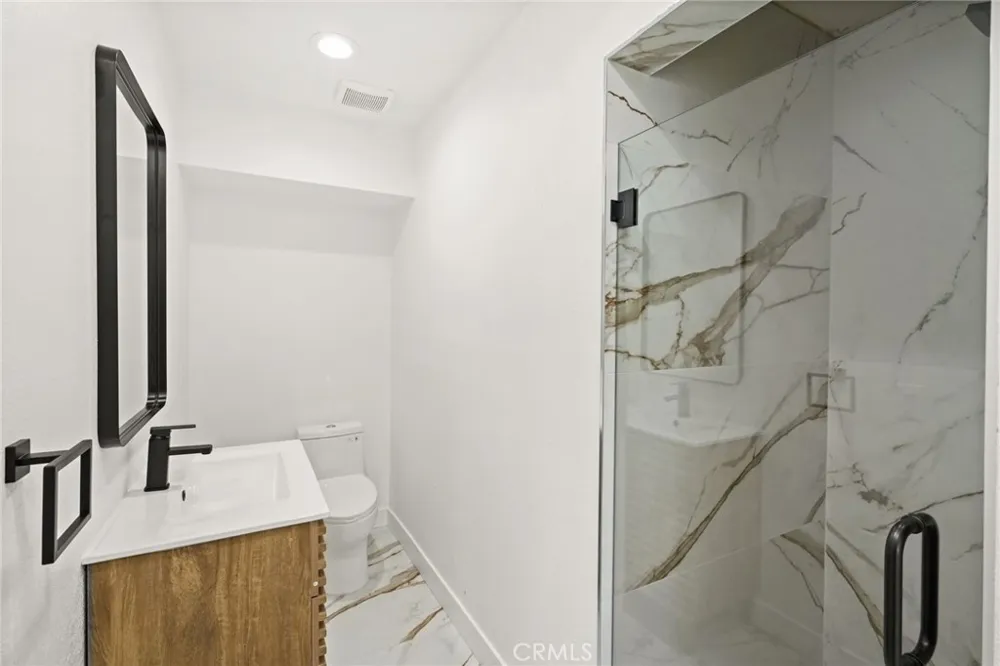 7010 Lennox Avenue #C Van Nuys, CA 91405