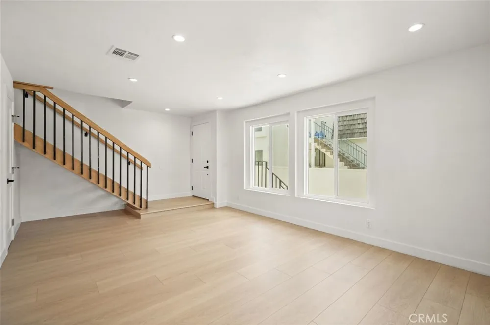 7010 Lennox Avenue #C Van Nuys, CA 91405