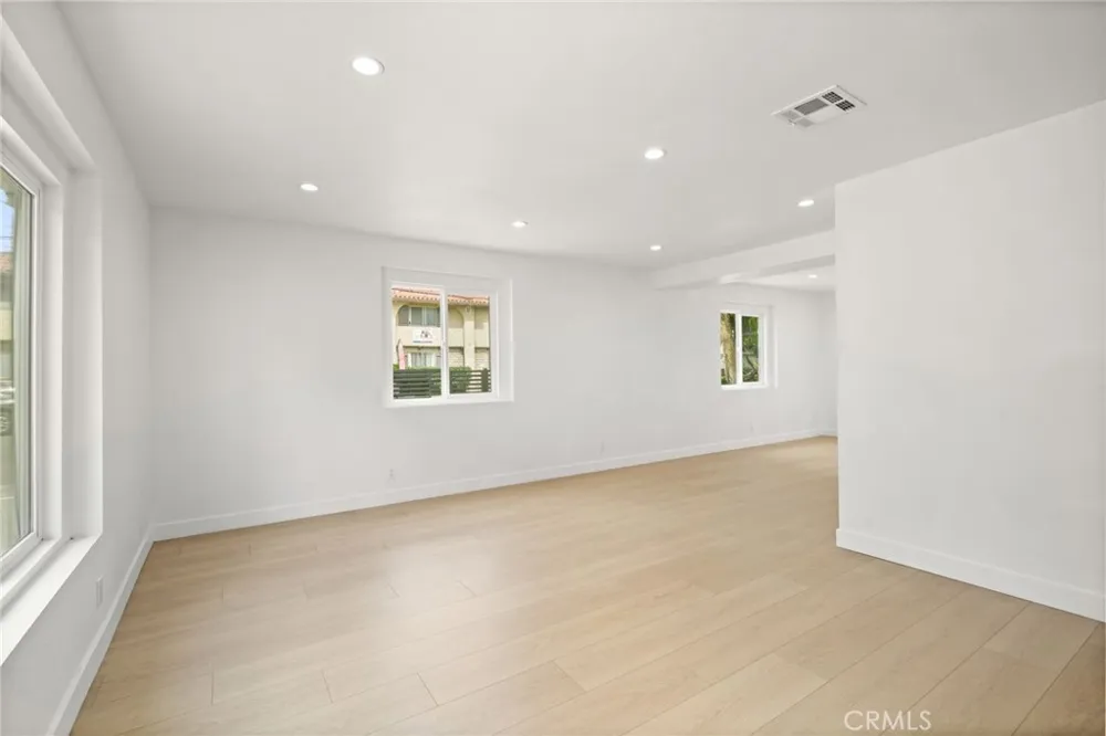 7010 Lennox Avenue #C Van Nuys, CA 91405