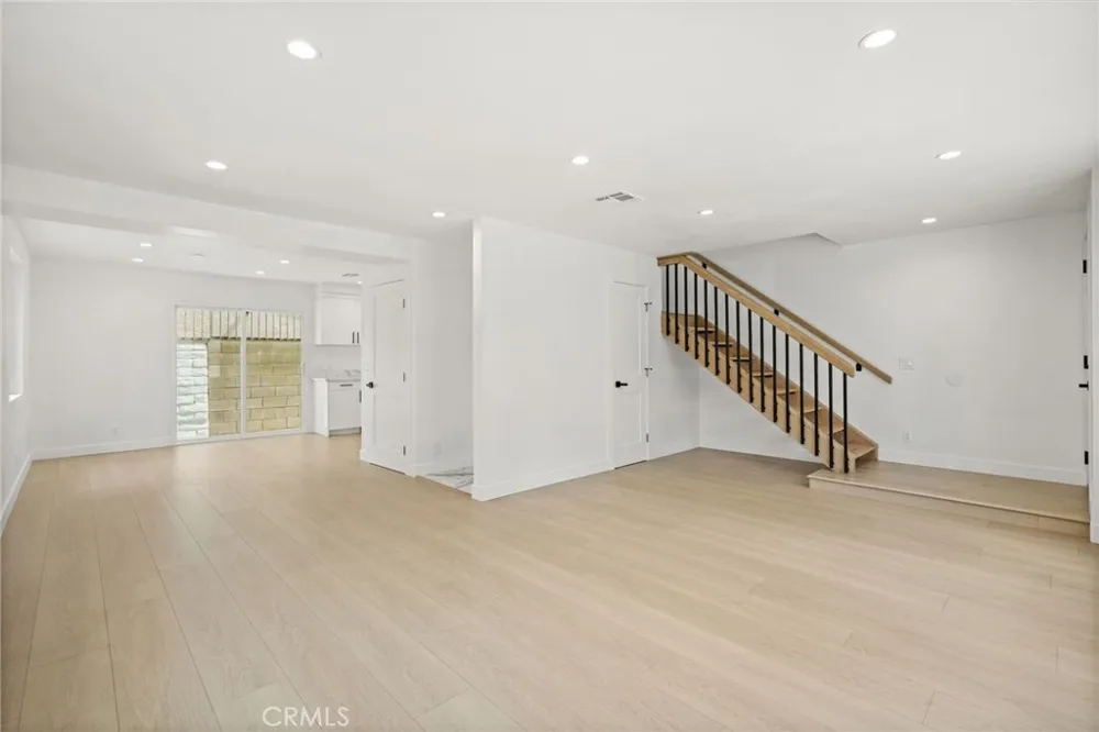 7010 Lennox Avenue #C Van Nuys, CA 91405