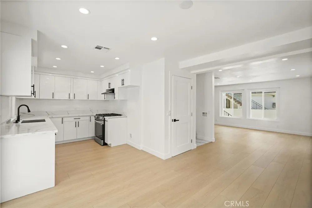 7010 Lennox Avenue #C Van Nuys, CA 91405