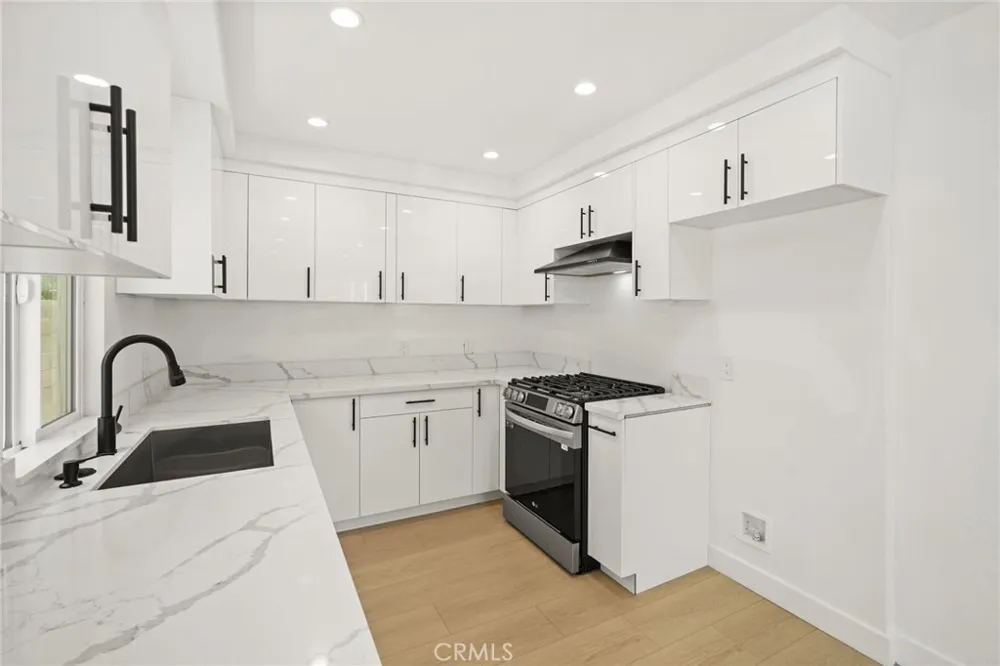 7010 Lennox Avenue #C Van Nuys, CA 91405