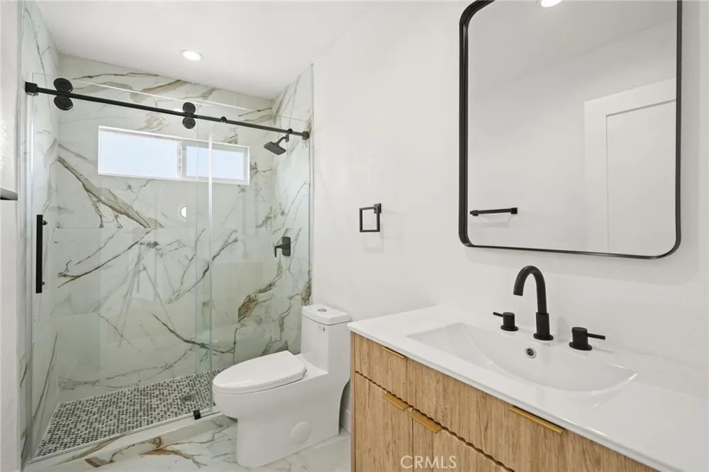 7010 Lennox Avenue #C Van Nuys, CA 91405