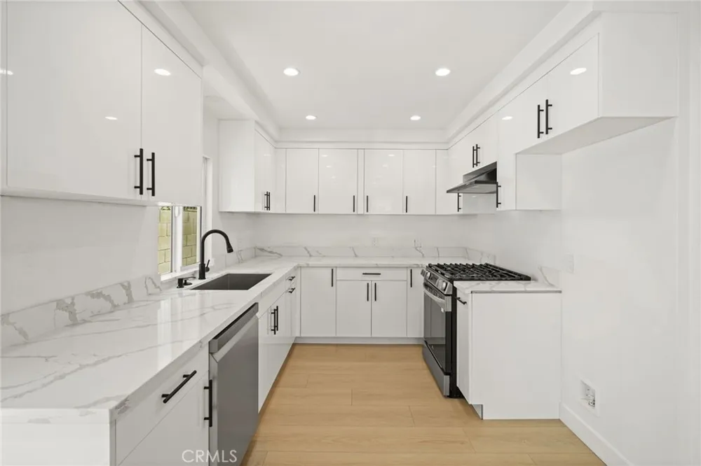 7010 Lennox Avenue #C Van Nuys, CA 91405
