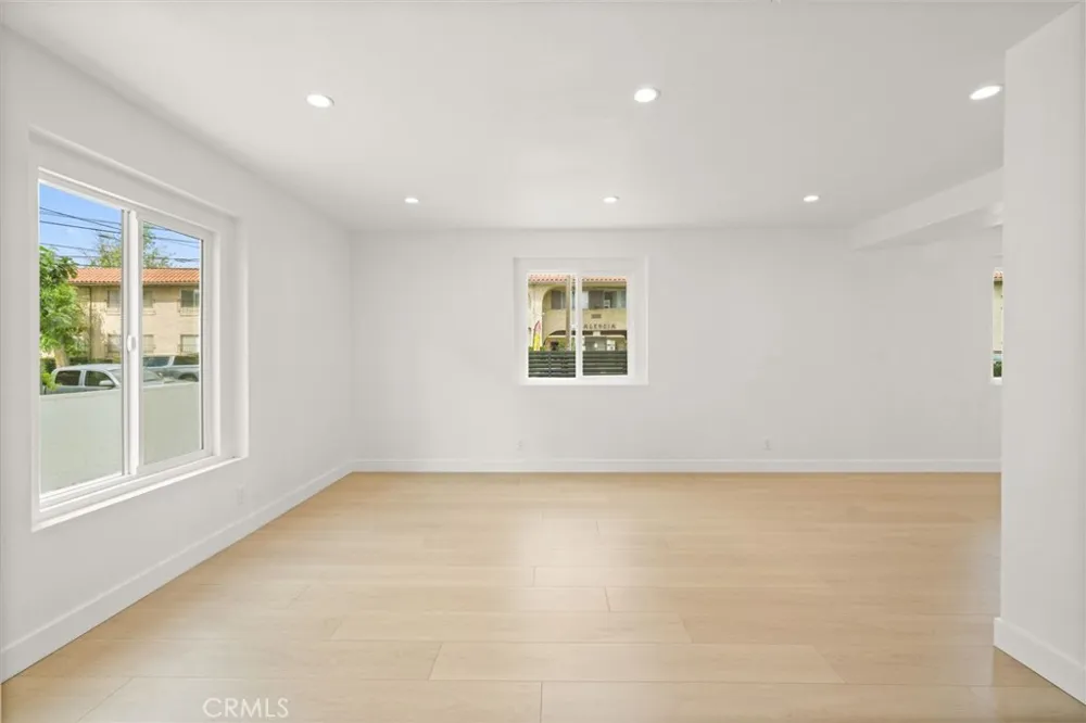 7010 Lennox Avenue #C Van Nuys, CA 91405