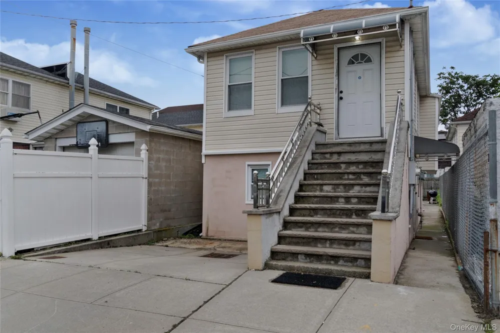 6940 Gouverneur Avenue Arverne, NY 11692