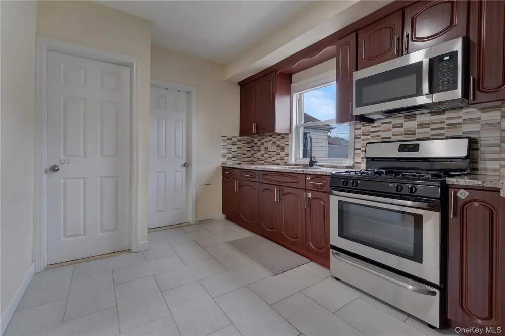6940 Gouverneur Avenue Arverne, NY 11692