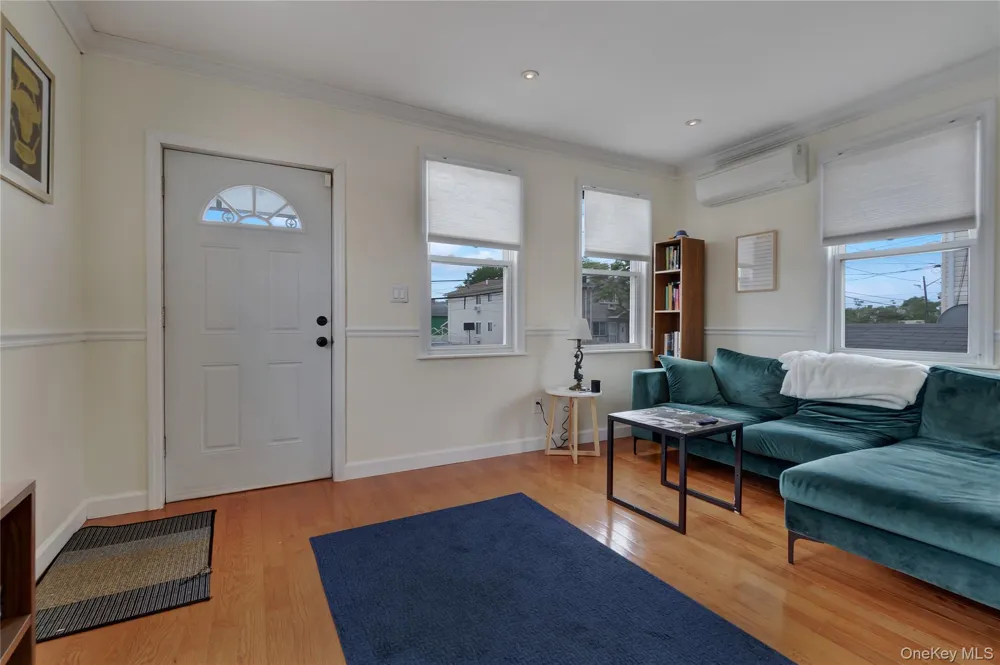 6940 Gouverneur Avenue Arverne, NY 11692