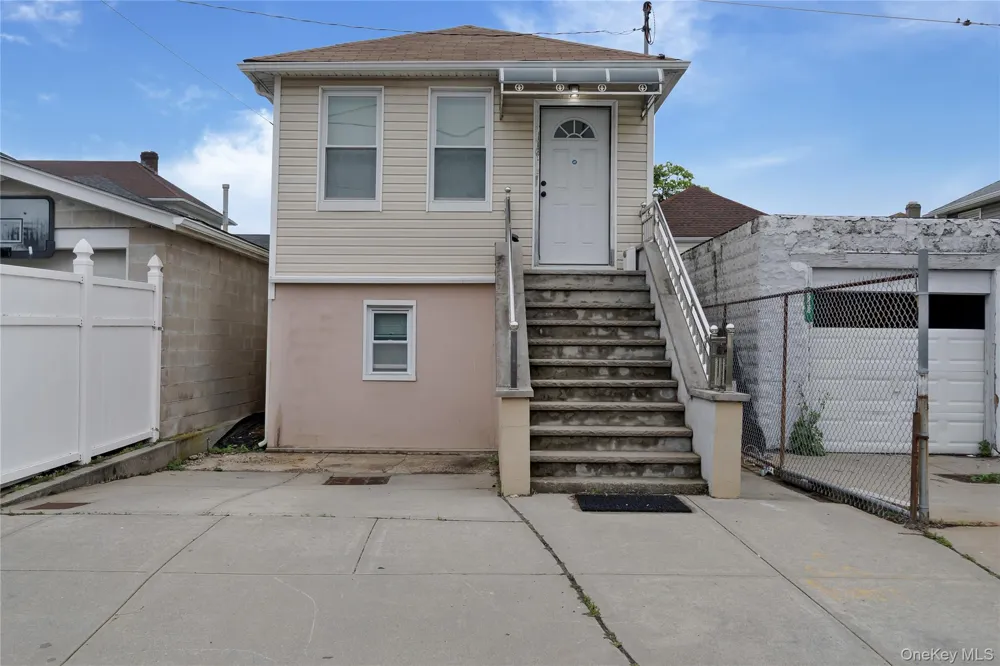 6940 Gouverneur Avenue Arverne, NY 11692